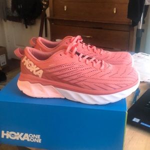 HOKA ARAHI 4 - Running Shoes